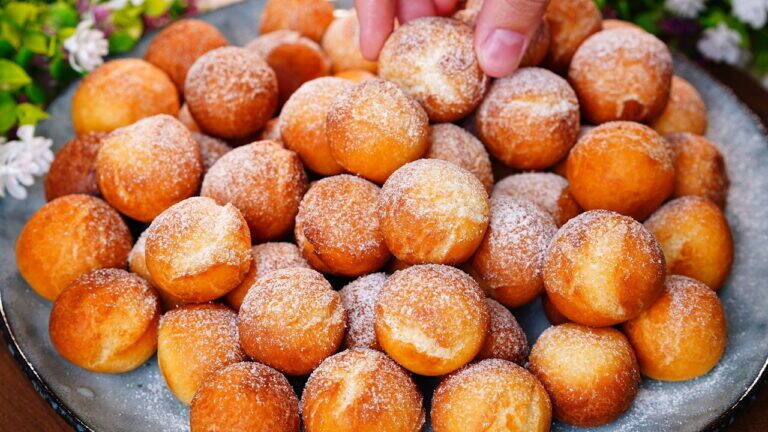 Tylko pół puszki słodzonego mleka skondensowanego i 5 minut! Te pączki są nieodparte!